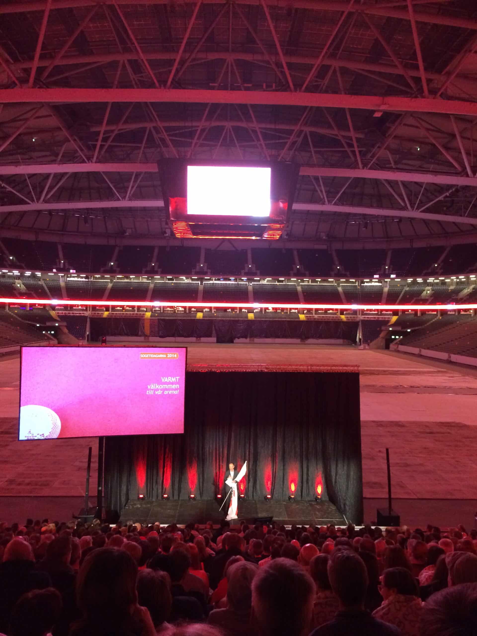 Branding av event på Friends Arena med grafisk profil, skyltning och visuella element i miljön.