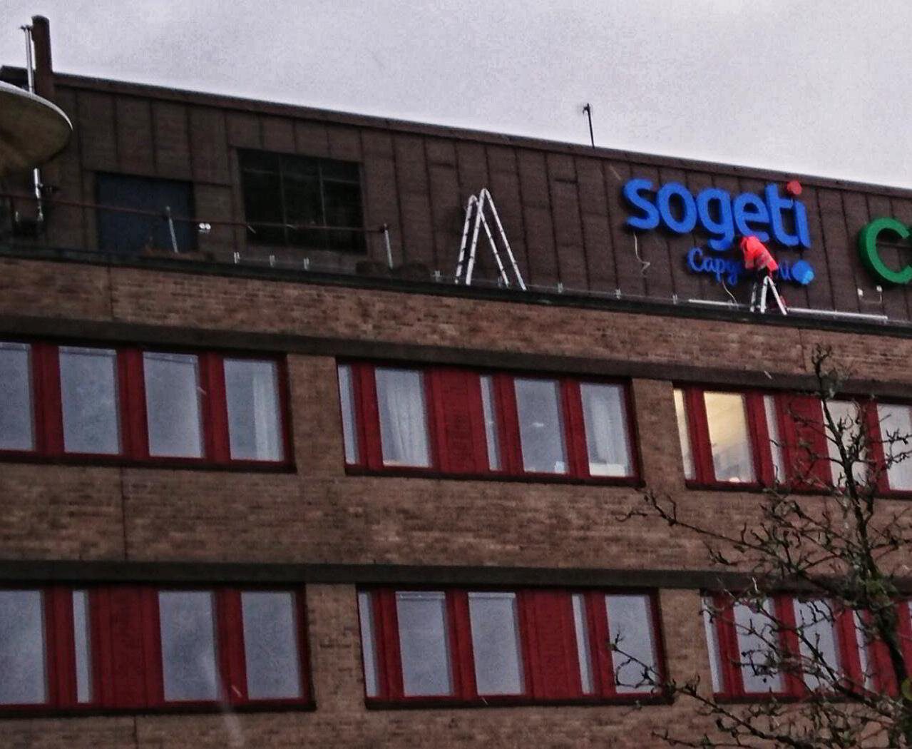 Sogeti exteriör logotyp, skylt på fasaden av ett lokalkontor.